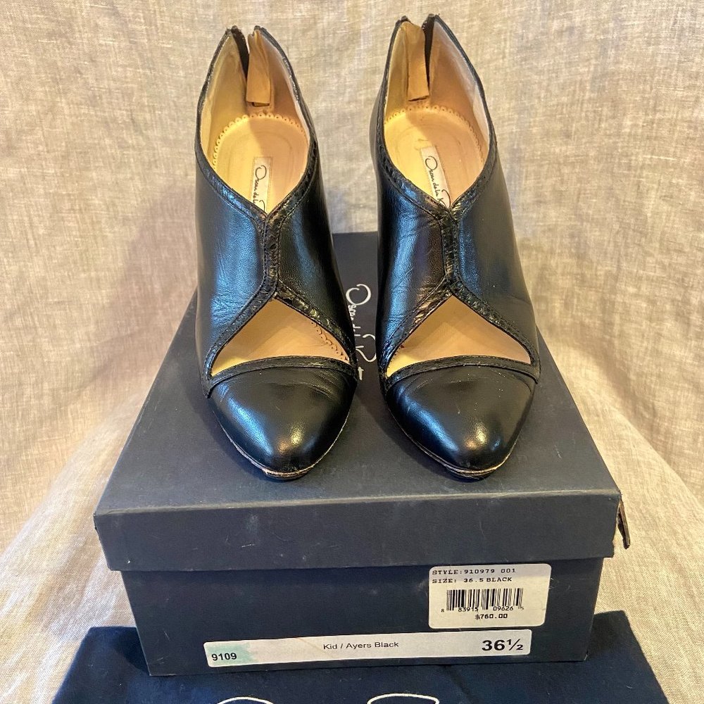 Oscar de La Renta Black Leather Bootie Size 36.5